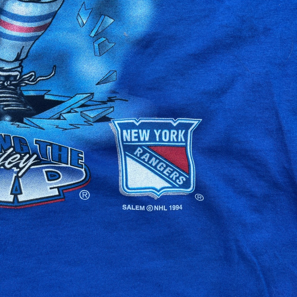 Vintage Avs Tee - Picture 3 of 5